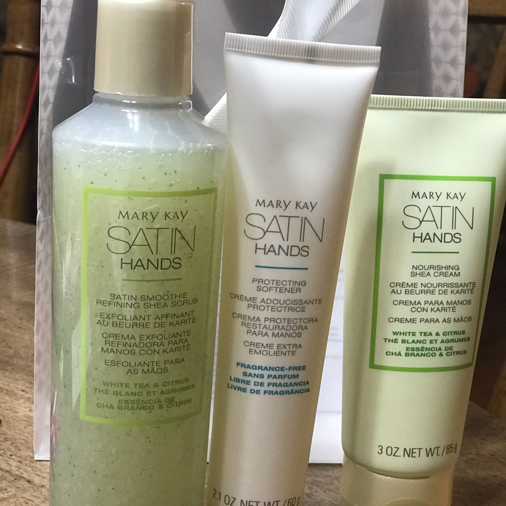Mary Kay satin hands set